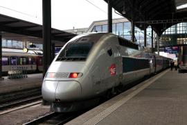 Incident bizar în Elveţia. Un român, îmbrăcat în femeie, a înjunghiat doi oameni în gara din Basel. Suspectul, prins la graniţă