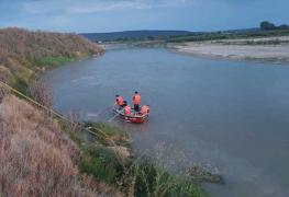 Sfârşit tragic pentru un bărbat de 41 de ani, înecat în Bistriţa. Un altul de 51 de ani a fost scos de scafandri din apă, după ce a sărit să salveze victima