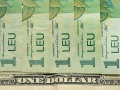 Leul românesc a avut o zi bună în raport cu dolarul american şi cu lira sterlină