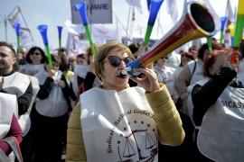 Grefierii se alătură valului de proteste, nemulțumiți de creșterea vârstei de pensionare: "Reprezintă condamnarea la moarte sigură la locul de muncă"