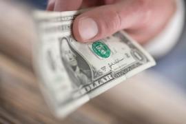 Leul românesc a pierdut teren masiv în raport cu dolarul american, în ultimele 24 de ore