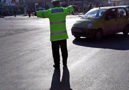 Un poliţist din Alba, lovit în intersecţie de o şoferiţă neatentă