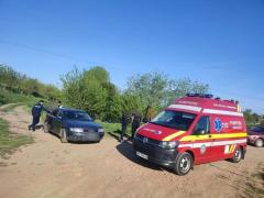 Un bărbat de 57 de ani a ajuns la spital cu arsuri de gradul 2 şi 3, după ce s-a electrocutat în timp ce pescuia, în Mehedinţi