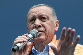 Mutare disperată. Erdogan creşte salariile bugetarilor cu 45% cu 4 zile înainte de alegeri. Ce arată sondajele