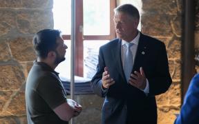 Klaus Iohannis şi Volodimir Zelenski au semnat, joi, o declaraţiei comună cu privire la integrarea euroatlantică a Ucrainei