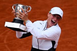 Iga Swiatek a învins-o pe Karolina Muchova după un meci de foc, la Roland Garros