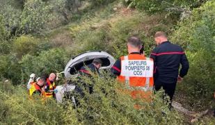 A avut zile! O femeie de 70 de ani a supravieţuit, după ce a rămas blocată trei zile în autoturismul căzut de la 50 metri, în Franţa