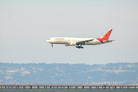 Un băieţel de 11 ani a murit în timpul unui zbor din Istanbul spre New York. Copilul a leşinat sub ochii îngroziţi ai părinţilor