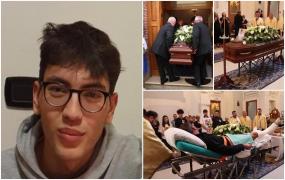 Robert, tânărul de 20 de ani care și-a pierdut viața într-un accident de muncă în Italia, condus pe ultimul drum. Tatăl, rănit și el, a venit cu targa să își ia rămas bun