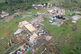 Fenomenele extreme fac prăpăd în sudul Statelor Unite. Locuinţele oamenilor au fost distruse iar o persoană a murit, în urma furtunilor puternice