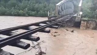 Alertă de inundații pe Prut. Râul a depășit cota de atenție cu aproape jumătate de metru și crește periculos