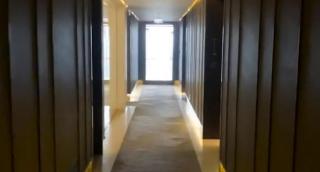 Schema prin care un indian a reuşit să stea 2 ani la hotel fără să plătească niciun ban. Are o datorie de 70.000 de dolari