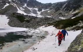 Aventura pe munte îi poate costa scump pe turişti. Principalele două reguli de respectat atunci când plecăm în drumeţie