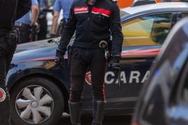 Deghizați în luptători ISIS, nouă italieni și-au răpit prietenul care urma să se însoare. Un vecin a leșinat de spaimă