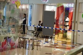 Două femei, înjunghiate mortal de un bărbat, într-un mall din Hong Kong. Victimele de 22 şi 26 de ani, alese la întâmplare de agresor