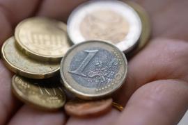 Leul românesc şi-a îmbunătăţit situaţia în raport cu moneda unică euro