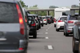 O cisternă încărcată cu carburant s-a răsturnat pe A2 Bucureşti - Constanţa. Traficul către Capitală, deviat pe drumurile naţionale