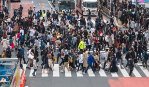 În timp ce populaţia Japoniei scade rapid, numărul rezidenţilor străini a crescut la un nivel record. Apelul disperat al premierului