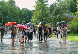 Vremea de mâine, 31 iulie. Temperaturile încep să scadă în aproape toată ţara. Vor fi averse însoţite de descărcări electrice