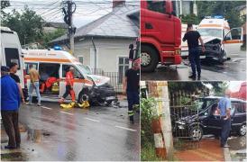 Accident grav între o ambulanţă aflată în misiune, o maşină şi un TIR, în Târgu-Neamţ. Cinci persoane rănite în urma coliziunii