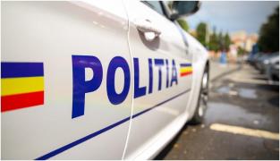 Impact fata, în Vrancea. Femeie de 52 de ani, moartă după ce mașină în care se afla s-a izbit de o autospecială a poliţiei. O altă persoană a fost rănită