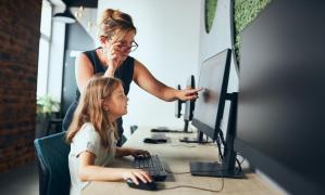 Zeci de mii de români îşi doresc să devină profesor în acest an