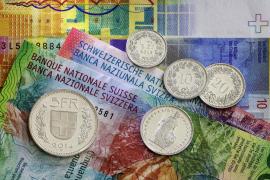 Leul românesc a pierdut teren masiv în raport cu francul elveţian