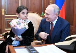 Putin, încă un exercițiu de imagine. A primit o fetiță de 8 ani la Kremlin și împreună l-au sunat pe ministrul de Finanțe