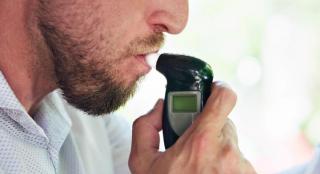 Mii de şoferi sunt prinşi băuţi pe şoselele din România