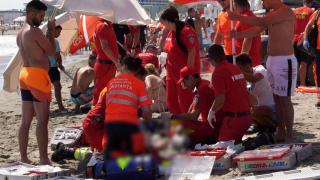 Și-a trimis soțul la moarte! O femeie aflată pe plaja din Mamaia și-a îndemnat partenerul să salveze fetele, fără să bănuiască o clipă că îl va vedea pentru ultima dată