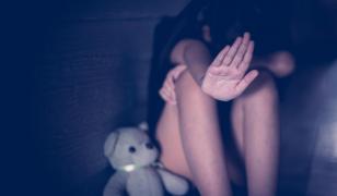 O fetiţă de 13 ani, violată de un necunoscut, a născut un băieţel pentru că i s-a refuzat dreptul la avort, în SUA