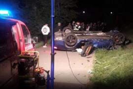 Maşina s-a răsturnat la marginea drumului