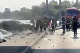 Un băiat de 13 ani a plecat cu maşina familiei prin Bucureşti. Şi-a plimbat un prieten de 12 ani, până s-au izbit de un stâlp