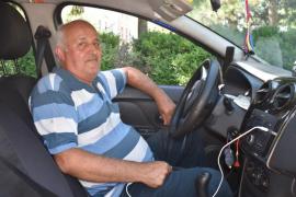 Nea Costică, cel mai cinstit taximetrist, şi-a primit recompensa după ce a returnat unui client geanta cu 40.000 de euro