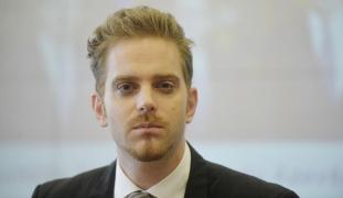 Fostul ministru Ilan Laufer şi familia sa, răniţi într-un accident rutier produs în Prahova