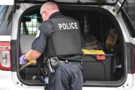 Echipă de televiziune din Chicago, jefuită în timp ce relata despre o serie de jafuri. Jurnaliştii, ameninţaţi cu arma