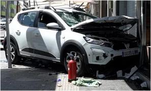 Opt persoane au ajuns la spital, după ce un șofer a intrat cu mașina în terasa unui bar din Spania. Un bebeluș de patru luni și o fetiță de 5 ani, în stare gravă