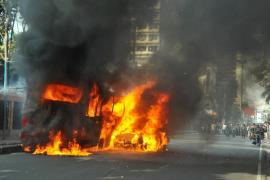 Incendiu la un autocar cu 22 de pasageri care se deplasa spre Ungaria. Pompierii acționează la fața locului