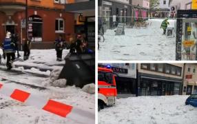 Plugurile de zăpadă, scoase pe străzile din Germania după o furtună de vară. Stratul de grindină a ajuns la 30 de centimetri