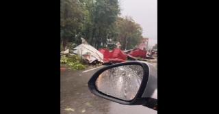 Furtunile au făcut prăpăd în jumătatea de est a României