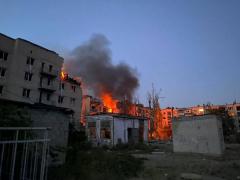 Imobil rezidenţial din estul Ucrainei, atacat cu rachete ruseşti. O persoană a murit, alte 4 sunt rănite grav. Zelenski: "Rusia va fi trasă la răspundere"