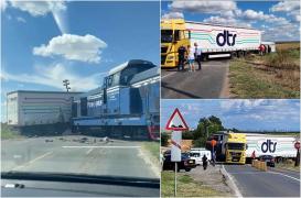 TIR încărcat cu tone de azotat de amoniu, lovit de o locomotivă în Timiş. Traficul, blocat după ce o parte din îngrăşământ s-a scurs pe şosea