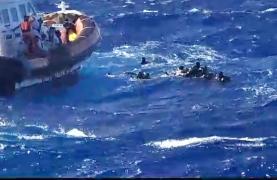 41 de migranți, între care trei copii, au murit după ce s-au răsturnat cu barca în largul insulei Lampedusa