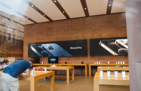 Lovitură pentru Apple. Franța interzice vânzarea iPhone 12 din cauza nivelului ridicat de radiații pe care le emite