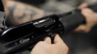 Bărbat din Botoşani, găsit împuşcat în piept pe marginea drumului. Medicii nu l-au mai putut salva