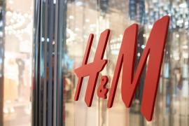 H&M anunţă că va începe să vândă haine şi accesorii la mâna a doua