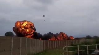 Avion militar italian prăbușit peste o mașină: O copilă de cinci ani a murit