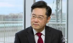 Fostul ministru de Externe al Chinei, demis din cauza unei aventuri amoroase. Surse: Ar avea un copil cu o amantă, în SUA