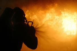 Incendiul de la Făureşti ar fi izbucnit de la nişte lumânări