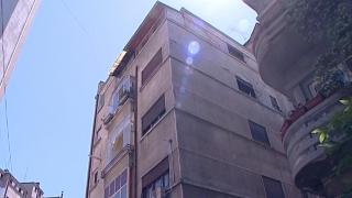 Câine aruncat de la etajul 5, în București. Nervos după o ceartă cu soția, un bărbat a azvârlit animalul pe geam